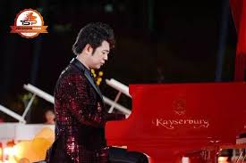 Langlang – Nghệ sỹ piano hàng đầu thế giới chọn cây đàn Kayserburg KA275 Red color để biểu diễn.
