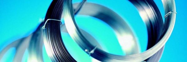 dây đàn piano của nhà sản xuất Roslau